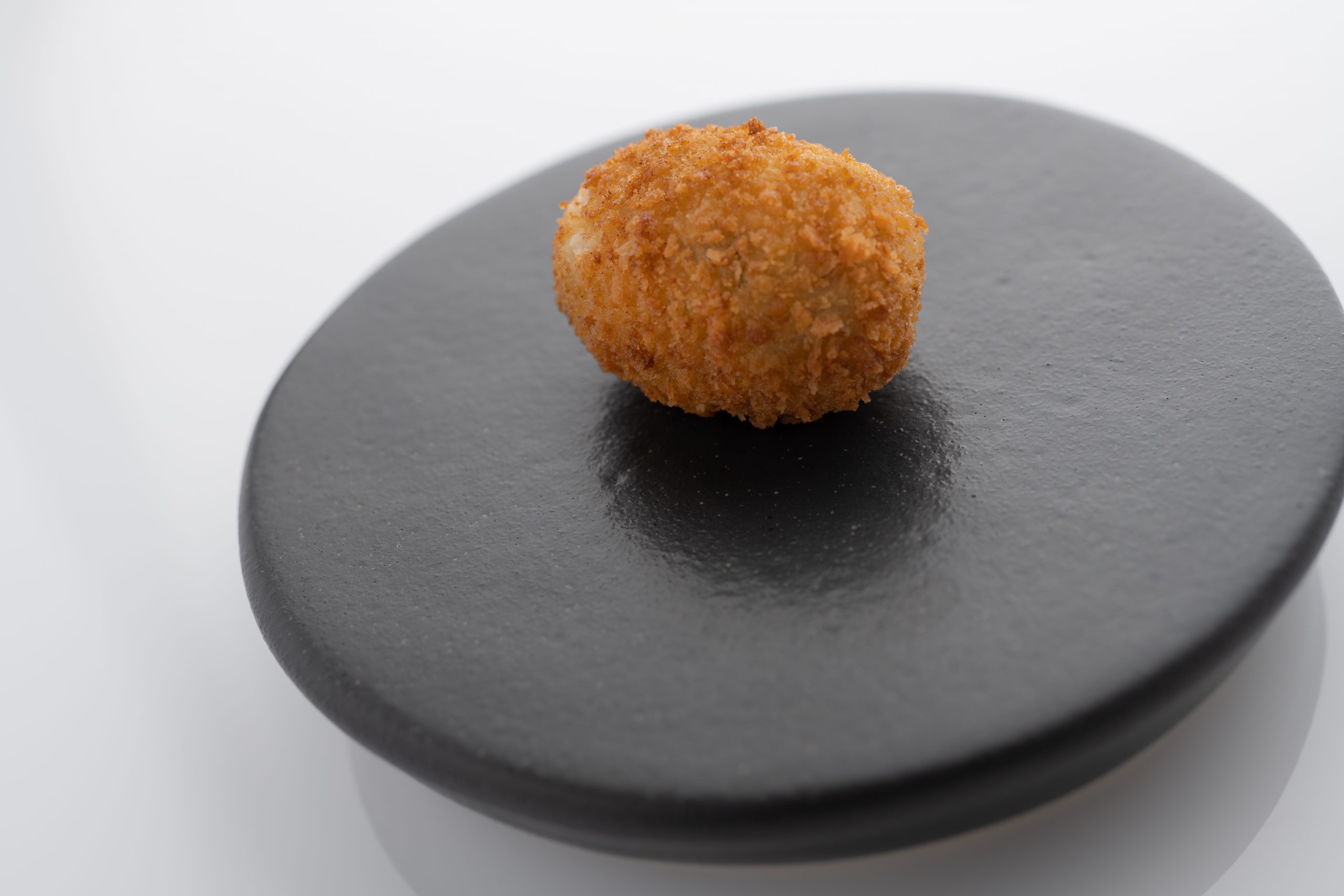 JUAN MONTEAGUDO, DE ABABOL (ALBACETE), SE ALZA CONEL PREMIO DEL CONCURSO A LA MEJOR CROQUETA DE JAMÓN EN MADRID FUSIÓN 2023