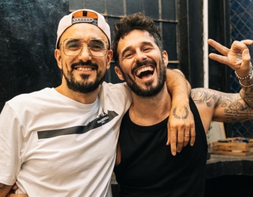Abel Pintos y Antoñito Molina Unen Talento Musical Épico