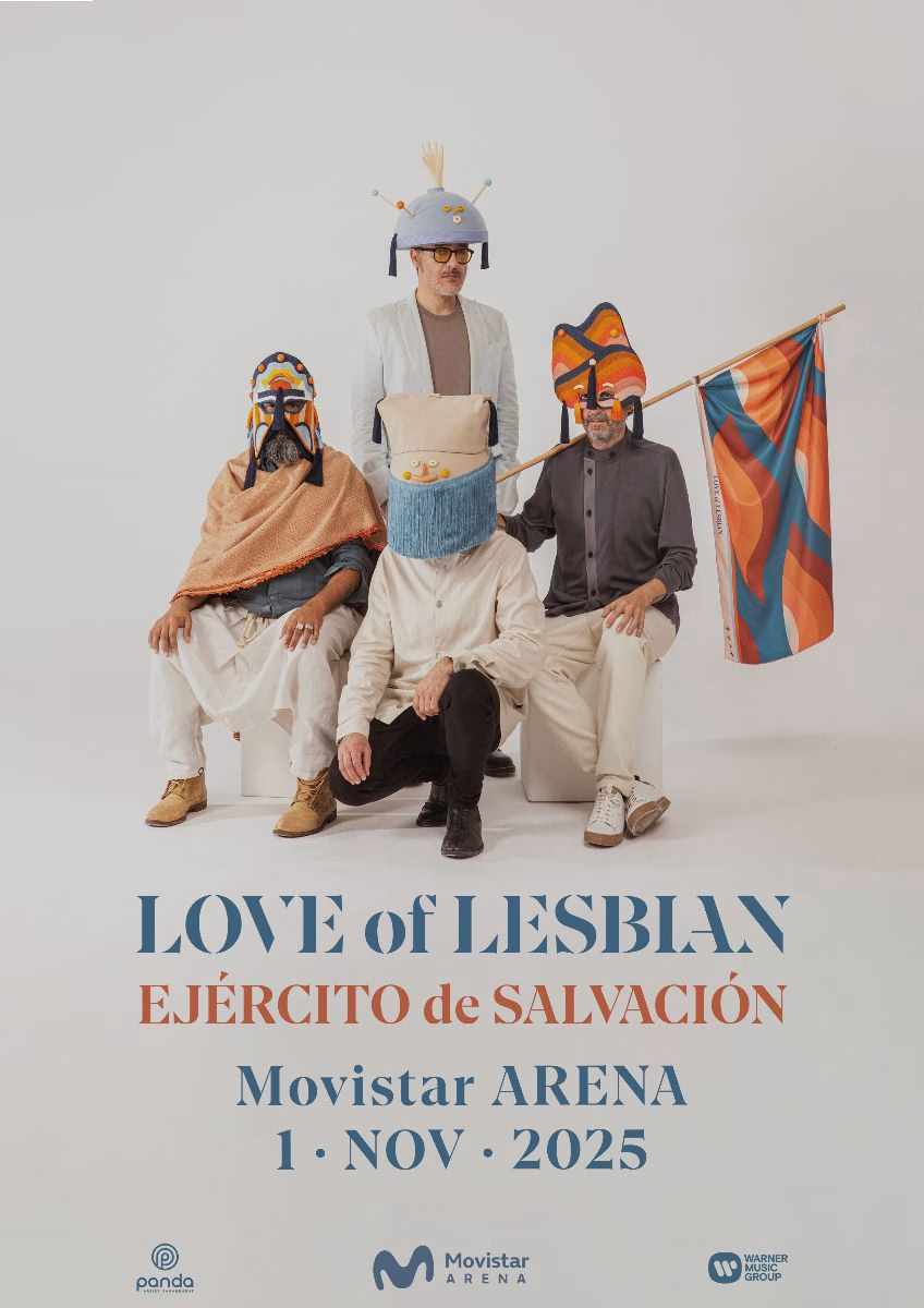 Público en pie en el Movistar Arena Madrid durante el cierre del concierto
