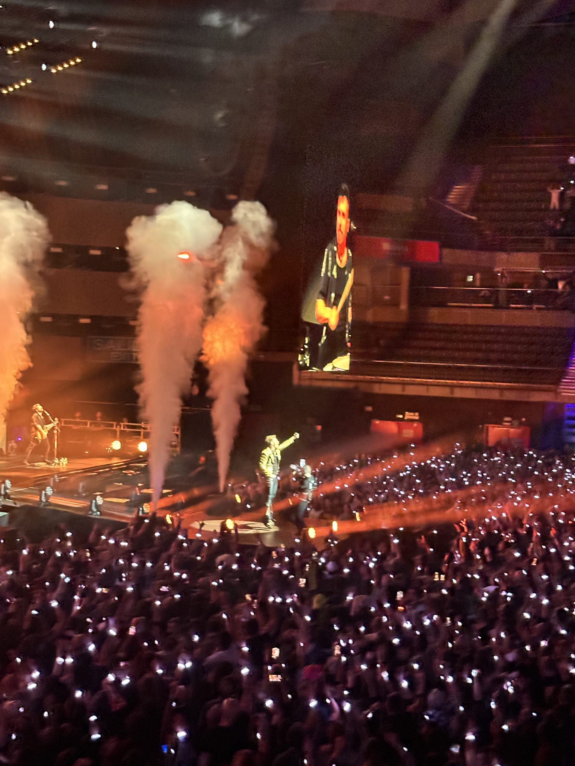 Concierto de Shinova en Madrid: ambiente previo en el Movistar Arena